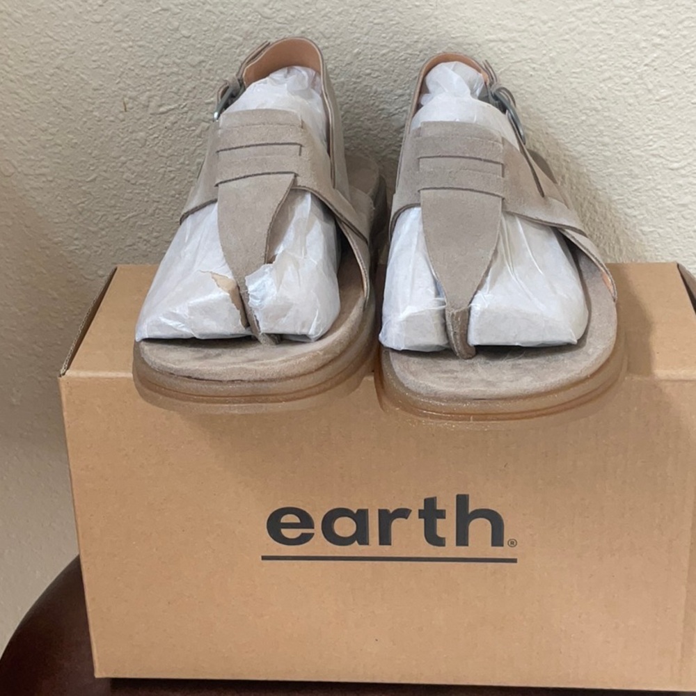 Earth Womens Light brown Suede Sandals, Luciana adjustable ankle strap